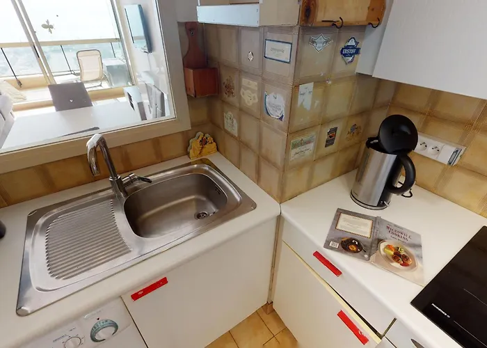 Superbe 2p Avec Terrasse, Climatisation Et Vue A - Fr-1-196-196 *